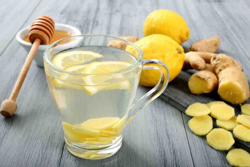 Eau chaude citronnée
